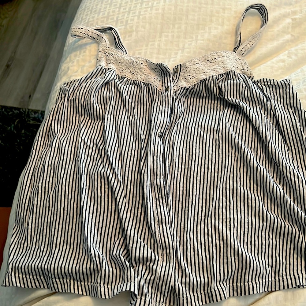 Hinge tank top